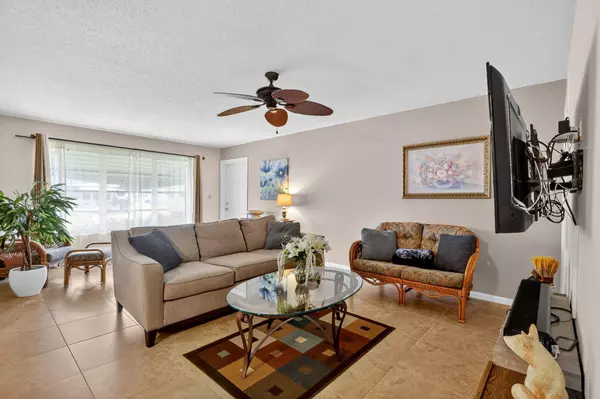 242 W High Point CT #B, Delray Beach, FL 33445