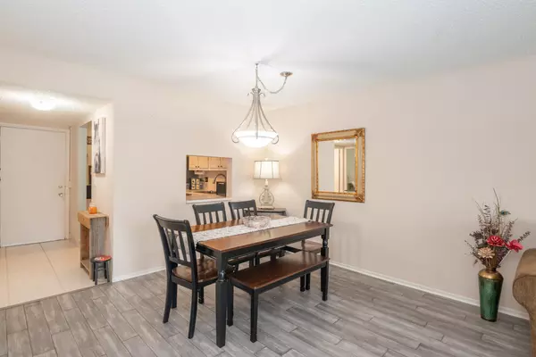 West Palm Beach, FL 33411,125 Lake Evelyn DR