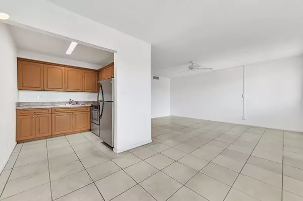 Palm Springs, FL 33461,700 Village Green CT 314