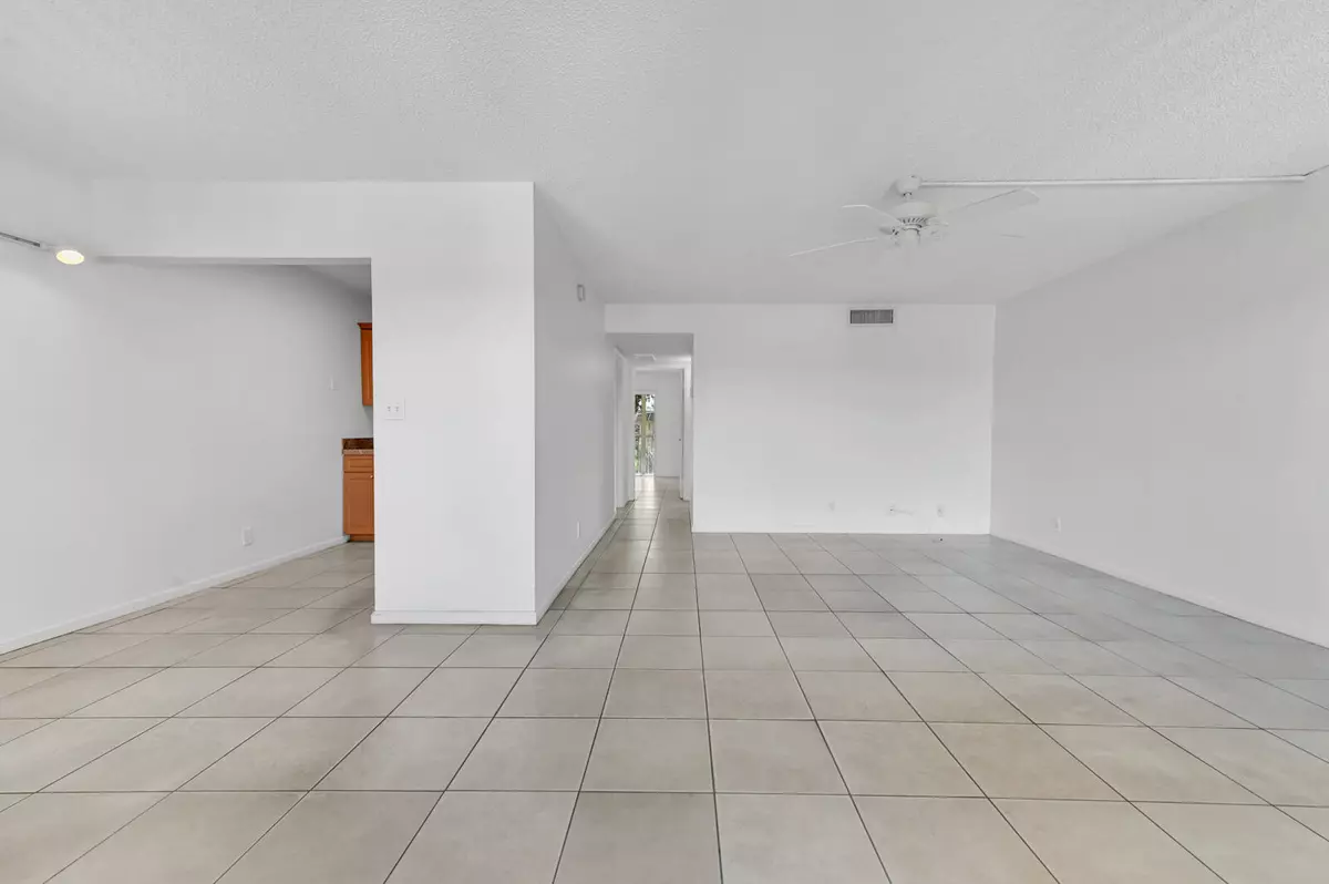 Palm Springs, FL 33461,700 Village Green CT 314