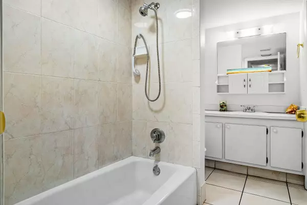 Palm Springs, FL 33406,1876 Fairview Villas DR 3