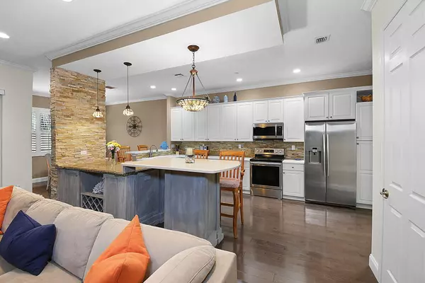 Stuart, FL 34997,254 SW Walking PATH