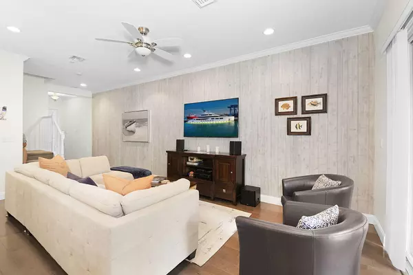 Stuart, FL 34997,254 SW Walking PATH