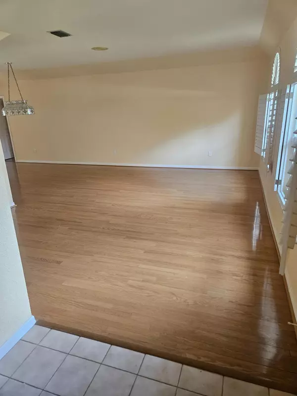 Port Saint Lucie, FL 34983,382 SE Naranja AVE