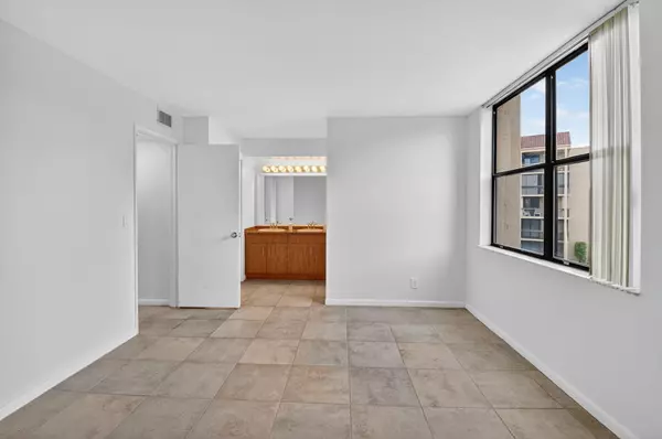 Delray Beach, FL 33444,2255 Lindell BLVD 4305