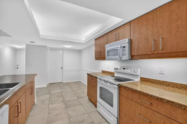 Delray Beach, FL 33444,2255 Lindell BLVD 4305