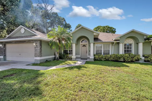 2402 SW Massey ST, Port Saint Lucie, FL 34953