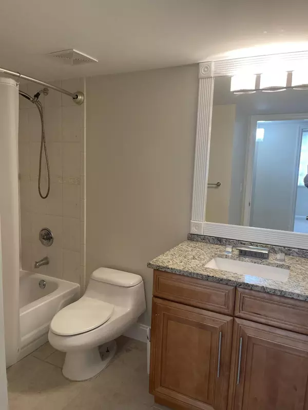 West Palm Beach, FL 33409,1743 Village BLVD 107
