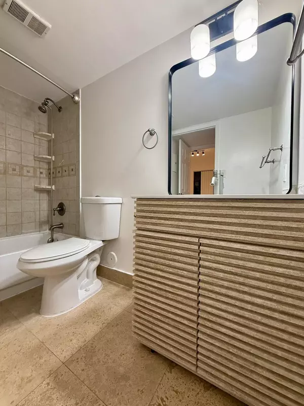 530 S Park RD 16-11, Hollywood, FL 33021