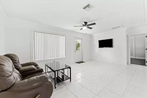 Lake Worth, FL 33463,4561 Vespasian CT