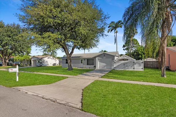 Lake Worth, FL 33463,4561 Vespasian CT