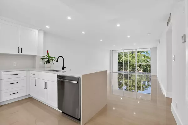 Pompano Beach, FL 33069,2651 S S Palm Aire DR 305