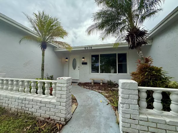 Margate, FL 33063,6574 NW 4 ST