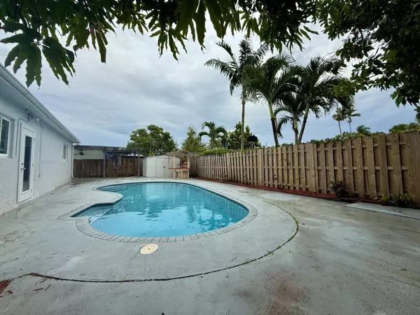 Margate, FL 33063,6574 NW 4 ST