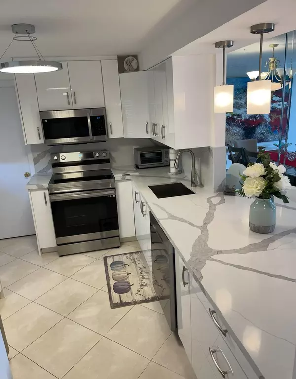 Boca Raton, FL 33487,5301 NW 2nd AVE Ph-G