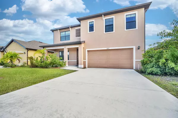6271 NW Regent ST, Port Saint Lucie, FL 34983