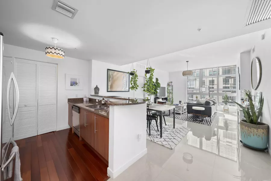 300 S Biscayne BLVD T-3604, Miami, FL 33131