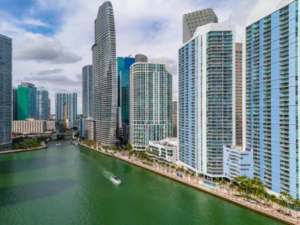 300 S Biscayne BLVD T-3604, Miami, FL 33131