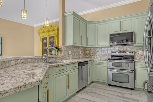 West Palm Beach, FL 33409,2076 Cezanne RD