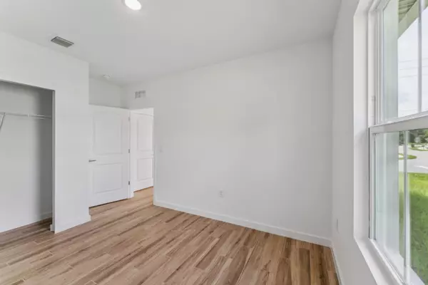 Port Saint Lucie, FL 34953,808 SW Trouville AVE 47