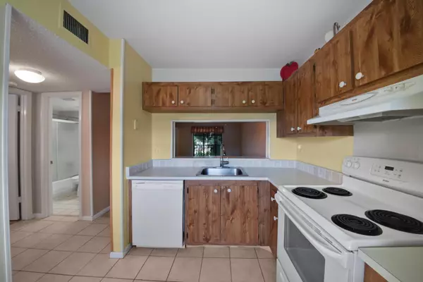 Lake Worth, FL 33467,7118 Golf Colony CT 205