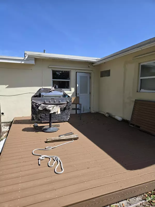 Boca Raton, FL 33431,2199 NE 5th AVE