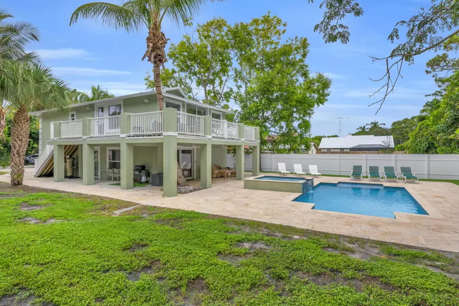 10869 SE Linden ST, Jupiter, FL 33469