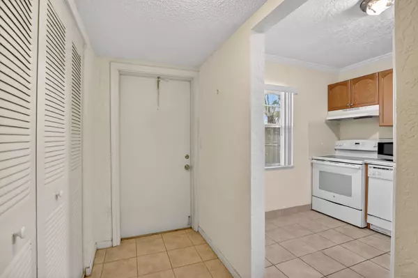 Delray Beach, FL 33446,6 Abbey LN 106