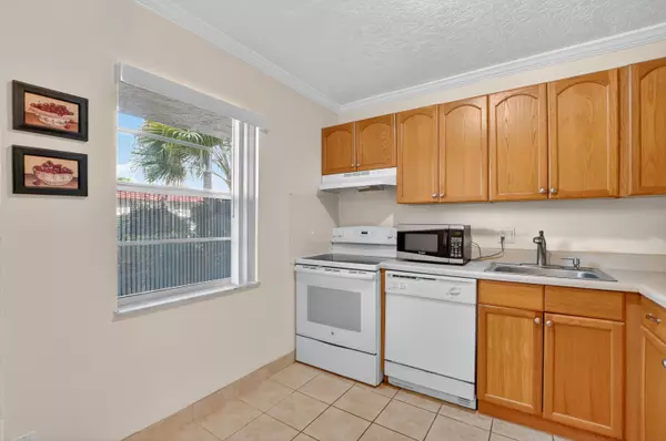 6 Abbey LN 106, Delray Beach, FL 33446