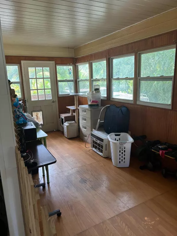 Loxahatchee Groves, FL 33470,1732 F RD