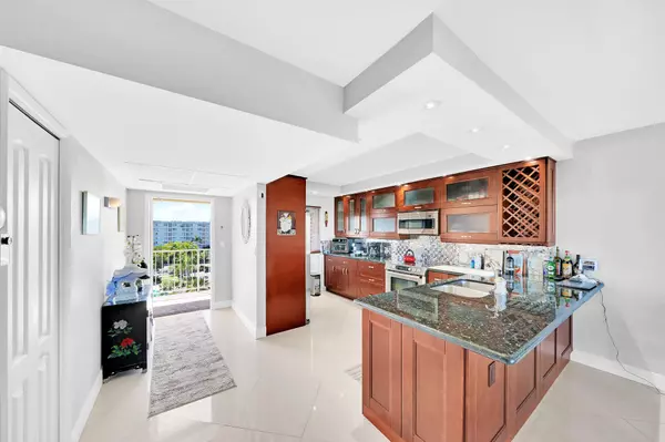 Pompano Beach, FL 33069,2940 N Course DR 811