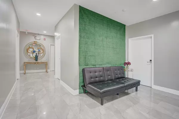 Delray Beach, FL 33444,200 Sterling AVE