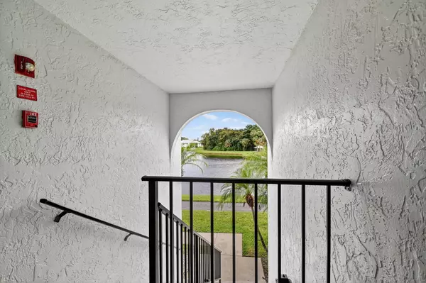 West Palm Beach, FL 33409,1002 Green Pine BLVD C2