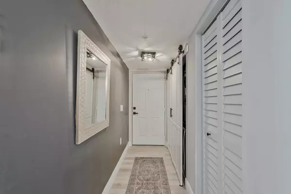 West Palm Beach, FL 33409,4041 San Marino BLVD 202