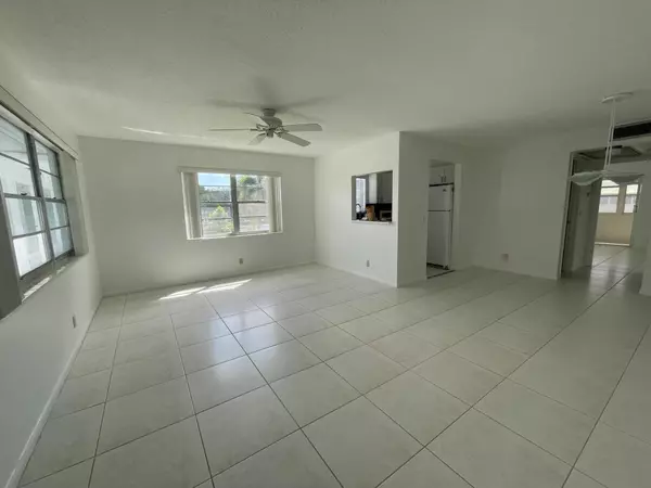 343 Windsor O, West Palm Beach, FL 33417