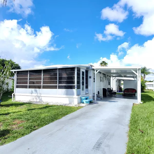 15 Indigo LN, Port Saint Lucie, FL 34952