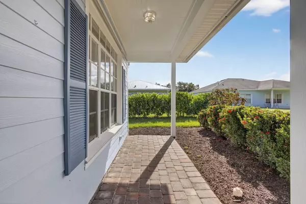 Port Saint Lucie, FL 34983,672 NE Owls Nest CT