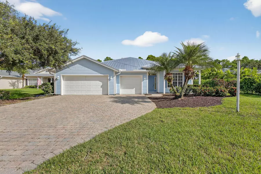 672 NE Owls Nest CT, Port Saint Lucie, FL 34983