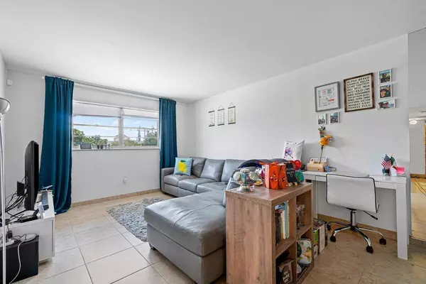 Boca Raton, FL 33432,600 SW 2nd 2390 AVE 2390