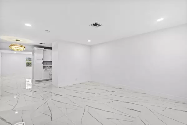 Riviera Beach, FL 33404,1651 W 35th ST