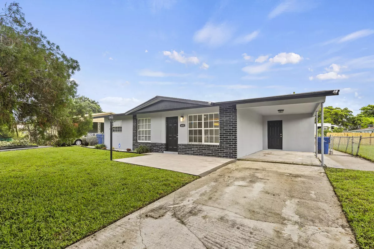 Riviera Beach, FL 33404,1651 W 35th ST