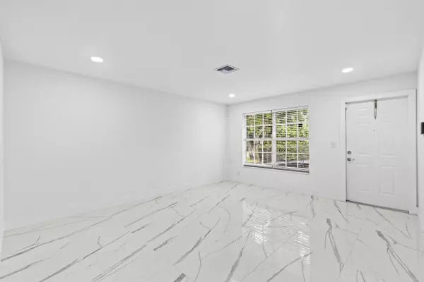 Riviera Beach, FL 33404,1651 W 35th ST