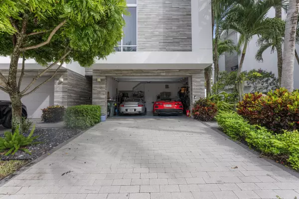 Boca Raton, FL 33431,1811 NW 42nd DR