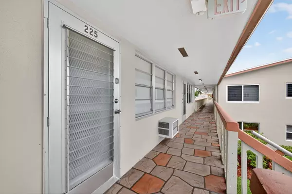 West Palm Beach, FL 33417,225 Bedford I