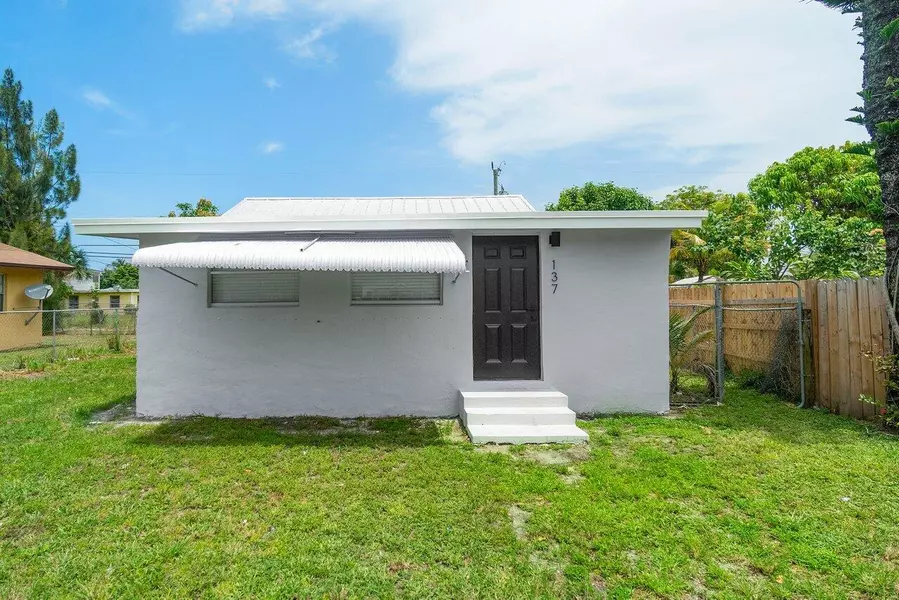 137 SW 9th AVE, Delray Beach, FL 33444