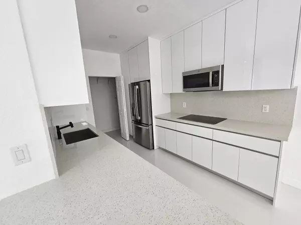 Palm Springs, FL 33406,3545 Forest Hill BLVD 15