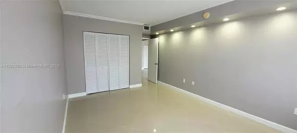 Sunny Isles Beach, FL 33160,400 Kings Point DR 1426