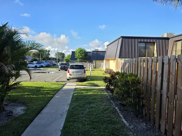 Lake Worth, FL 33461,2359 Waterside DR
