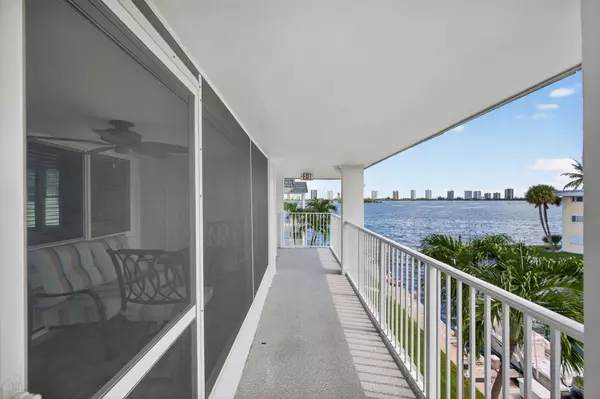 North Palm Beach, FL 33408,110 Shore CT 301