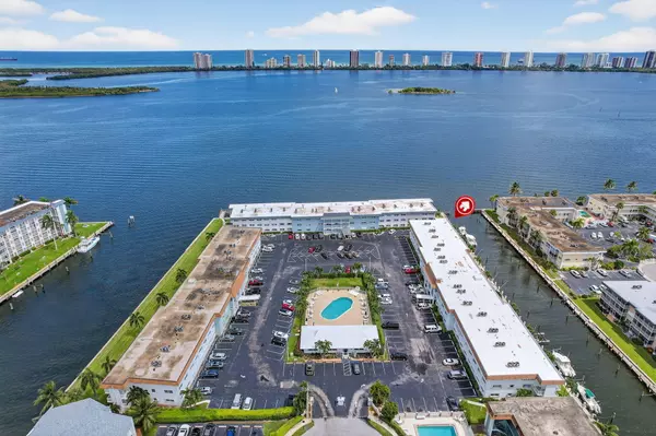 110 Shore CT 301, North Palm Beach, FL 33408